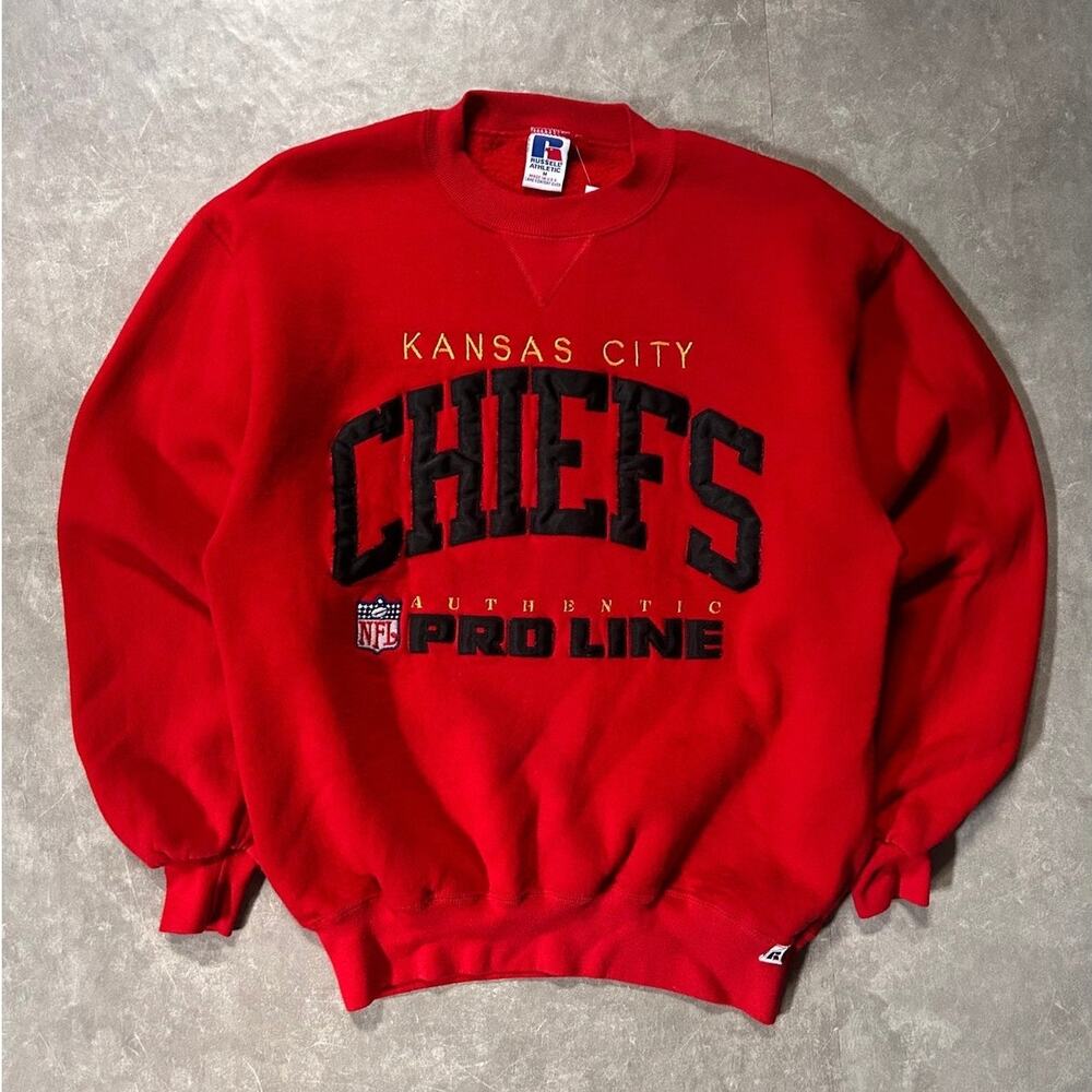 90's Vintage Kansas City Chiefs Pro Line Embroidered Red Crewneck -M